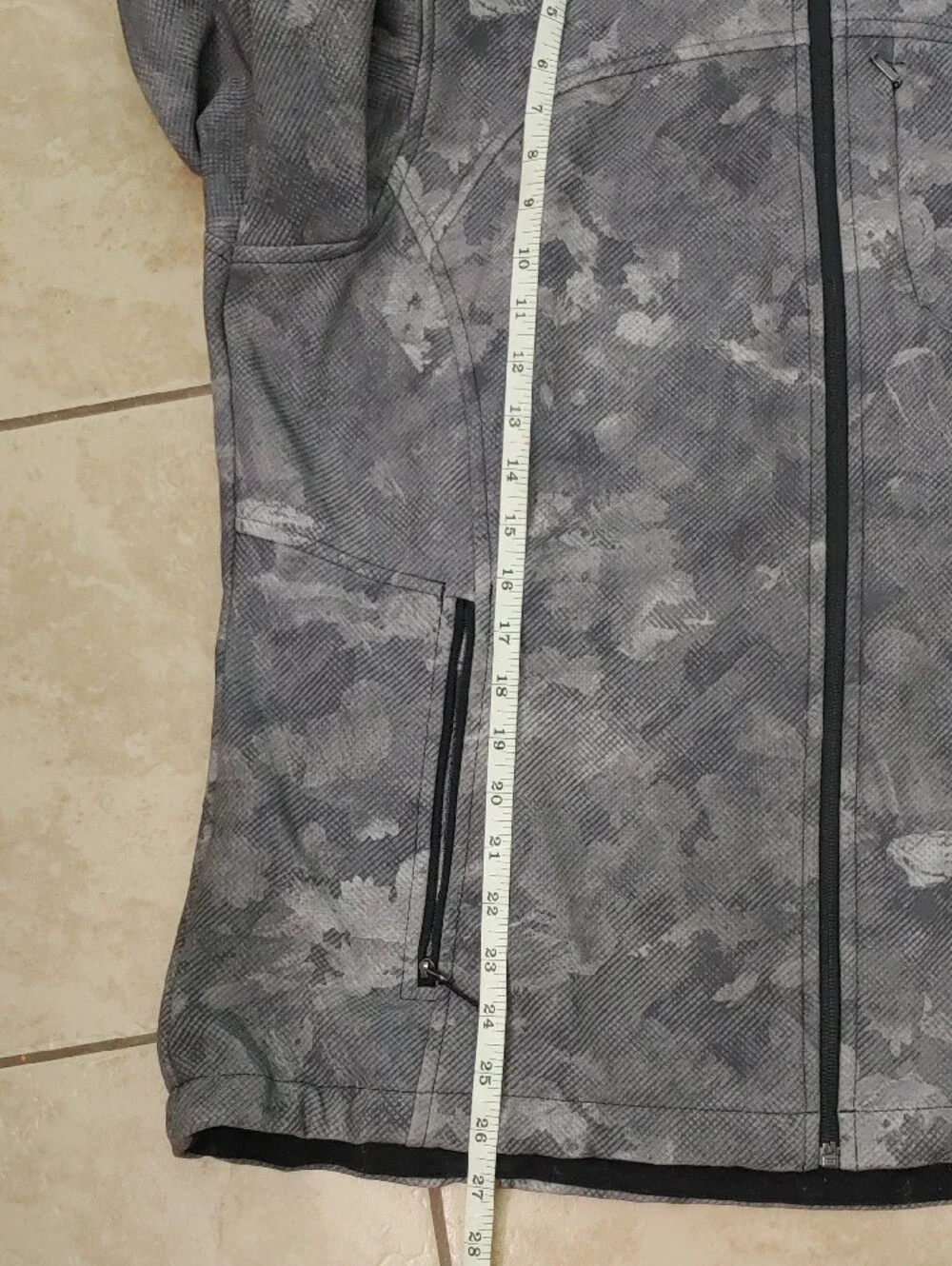 The North Face Men's Gray Camo Jacket Windwall Softshell Size L